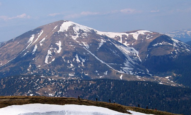 На вершине горы в Карпатах застряли украинцы: молили о помощи, подробности ЧП