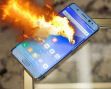 смартфон горит телефон мобилка