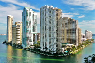 World___USA_High-rise_buildings_in_Miami_085940_