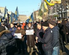 Толпа прорвалась на Крещатик, полиция бессильна: «все трассы будут перекрыты», кадры