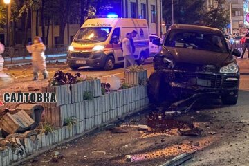 По стопах Зайцевої: у мотлох п'яний водій злетів з дороги в центрі Харкова, відео