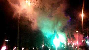 Факельное шествие в Славянске: первые кадры взрыва (видео)