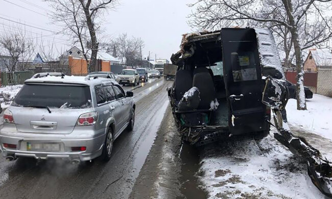 Маршрутка с пассажирами попала в автокатастрофу в Днепре: выжили не все