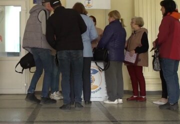 Безкоштовні продукти для ВПО та пенсіонерів у Харкові