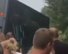 Возвращались с моря: автобус с людьми попал в аварию под Запорожьем, видео с места