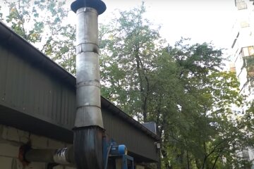 "Отравили, забрали у людей жизнь": в Днепре жители многоэтажки жалуются на ресторан по соседству, что происходит