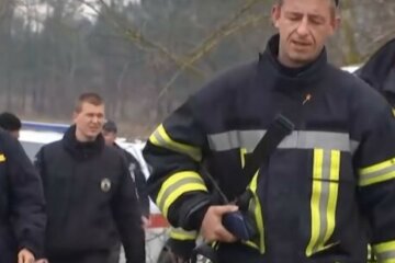 Мужчина рухнул в заброшенный 8-метровый колодец, фото: спасатели сделали все возможное
