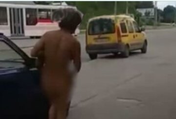 Украинский "Маугли" прогулялся по центральным улицам, кадры: "Был в одном тапочке и носке"
