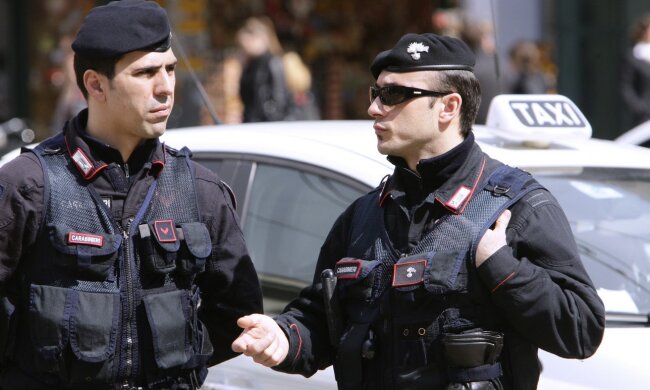 Новый взрыв в Италии: бомба подорвала полицейских