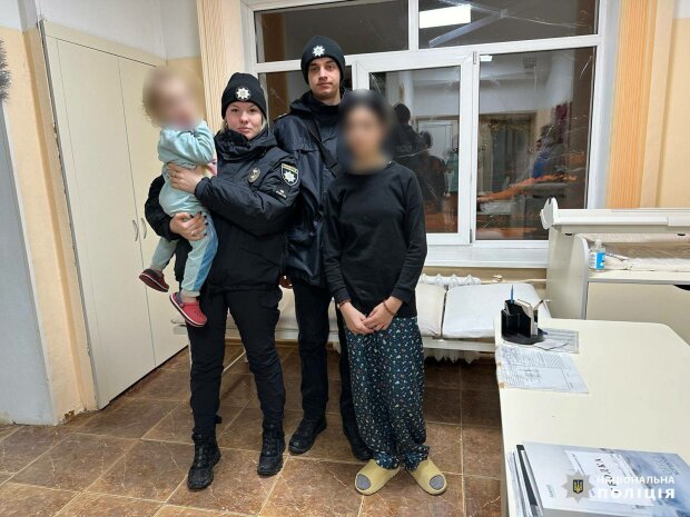 У Харкові поліцейські забрали дітей у горе-матері