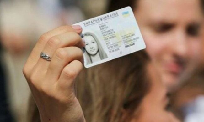 Коли будь-який українець може обміняти паспорт на ID-карту: прийнято рішення