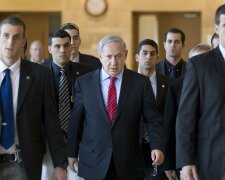 премьер-министр Израиля Биньямин Нетаньяху с охраной