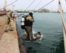 В одесском порту спецназ бросился на поиски взрывчатки: кадры с места