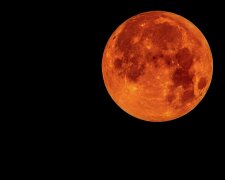 Вчені показали нові фото з зворотної сторони Місяця: «Видно все»