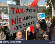 anti-abortion-demonstration-in-warsaw-poland-yes-for-life-no-for-abortion-A97KKN