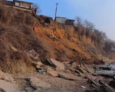 ЧП под Одессой: обрушился крупный оползень, появилось видео