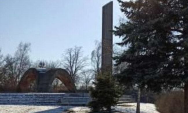 "Ось цих треба АТО": вандали цинічно поглумилися над пам'яттю героїв в Дніпрі, ганебні кадри