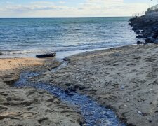 В Одессе сточные воды попадают в Черное море и загрязняют пляж: где опасно отдыхать