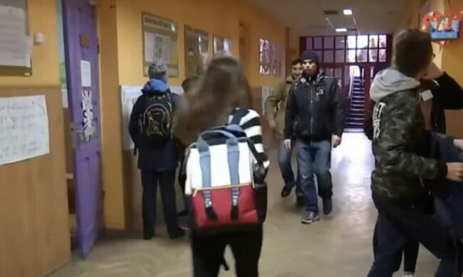 На Одесчине школьникам придется учиться в теплице, фото: "Мы не победили , но нас услышали"