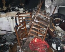 Огонь охватил дом на Львовщине, первые детали ЧП: "В квартире с мамой были трое детей"
