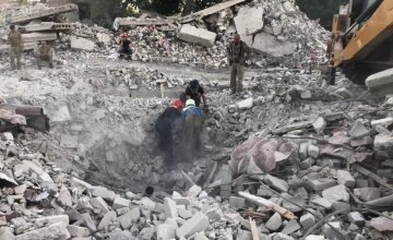 Из-под завалов продолжают доставать тела: новые данные о жертвах и кадры трагедии в Часовом Яре