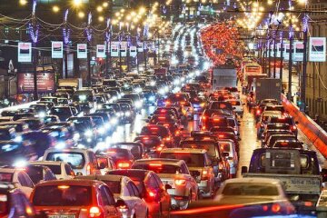 Не виїжджайте, не робіть помилку: на дорогах Києва пекло