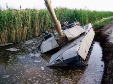 Правдиві знімки про життя в Росії: «всюдисуще болото і страховка від злодіїв»
