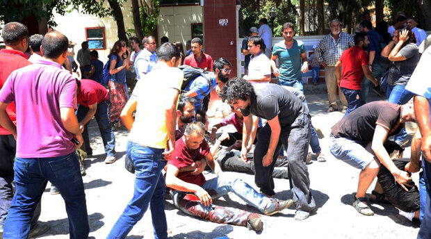 epa04854091 People try to help wounded people after an explosion at a cultural center in Suruc, Sanliurfa province, Turkey, 20 July 2015. At least 20 people were killed and some 100 wounded in a suicide blast ouside a cultural centre in Suruc, Sanliurfa province. The incident took place in Suruc, across from northern Syria town Kobane, which was the scene of heavy battles earlier this year between Kurdish fighters, backed by United States-led airstrikes, and the Islamic State extremist group. Nearlt at the same time, casualties were reported in a car bombing in Kobane near a checkpoint close to the Syrian-Turkish border. EPA/DEPO PHOTOS TURKEY OUT