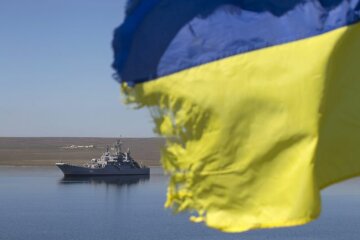 A Ukrainian flag placed by a family member of a sailor on board the Ukrainian naval landing vessel &