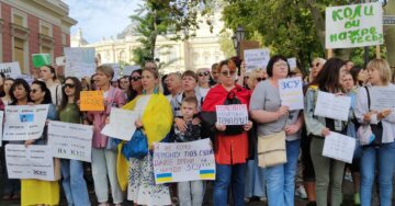 Біля Одеської міської ради проходить мітинг