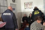 Львовские чиновники "погорели" на взятках, кадры: "наладили циничную схему"