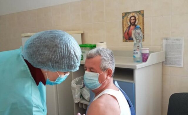 Привитые от коронавируса украинские врачи рассказали о последствиях: "Сразу после инъекции будет..."