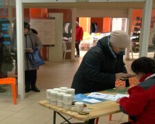Безкоштовні продукти для ВПО та пенсіонерів у Запоріжжі