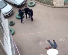 В Одессе мужчина свел счеты с жизнью: роковой прыжок попал на видео