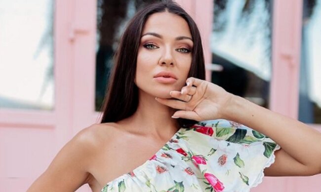 Дружина Влада Ями з "Танців з зірками" поділилася у мережі своїм улюбленим фото з чоловіком: "Н-ніжність"