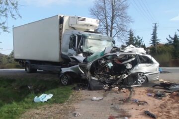Авто з українцями потрапив у маштабну ДТП в Польщі: кадри з місця трагедії