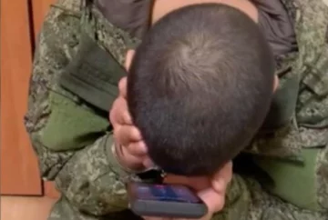 "Будь-якого шереху боюся": російський окупант хоче втекти з України і відмовляється від медалей