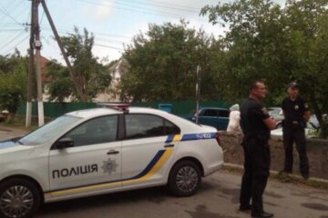 Мужчина с автоматом перепугал харьковчан, фото: "заехал во двор и..."
