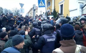 Самосожжение и стрельба: что происходит у дома Саакашвили, новое видео