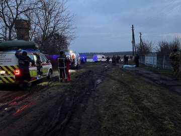 Четверо детей провалились под лед на Киевщине: не всех удалось спасти