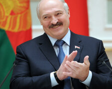Лукашенко тряхнул стариной в объятьях молодой красотки: «Вы самая активная», видео