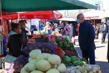 Труханов під час карантину влаштував рейд по ринках Одеси, фото: "Гадючник навколо"