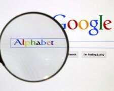 Єврокомісія заборонила Google просувати свій пошуковик у смартфонах