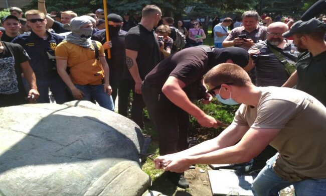 Жуков, снос