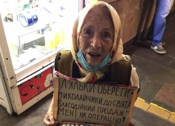 94-річна майстриня змушена продавати ляльки в центрі Києва, щоб оплатити операцію: "у планах дожити до 100"