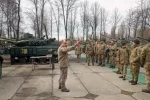 На украинскую границу срочно стягивают военных: что происходит