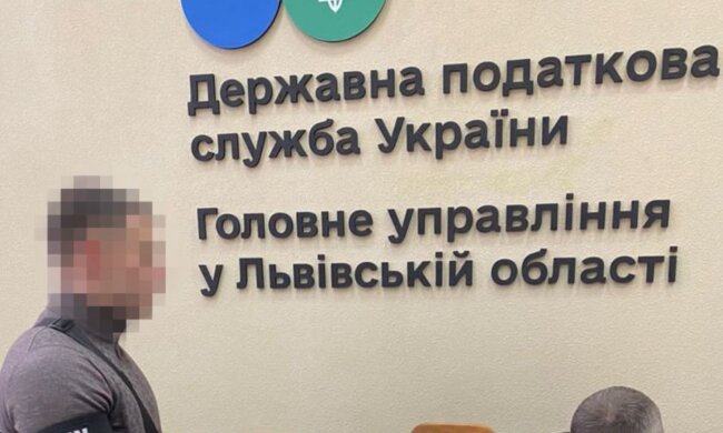 Чиновники податкової служби "вивели" величезну суму з держбюджету: як здійснювався обман