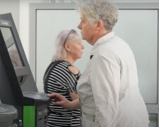 Гуманитарная помощь пенсионерам в Запорожье