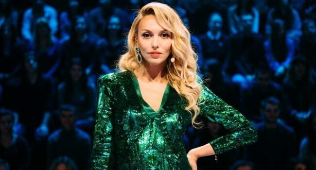 Полякова похвалилася фігурою в яскравому купальнику: “Розкласался як черепашка якась”, фото
