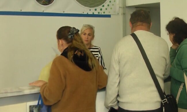 Безкоштовні продукти для ВПО та пенсіонерів у Харкові